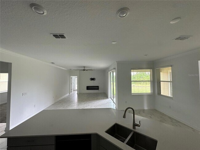 Building Photo - 8855 Fallen Oak Dr