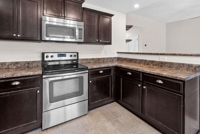 Building Photo - Well-Maintained 3 Bedroom, 2 Bath Home