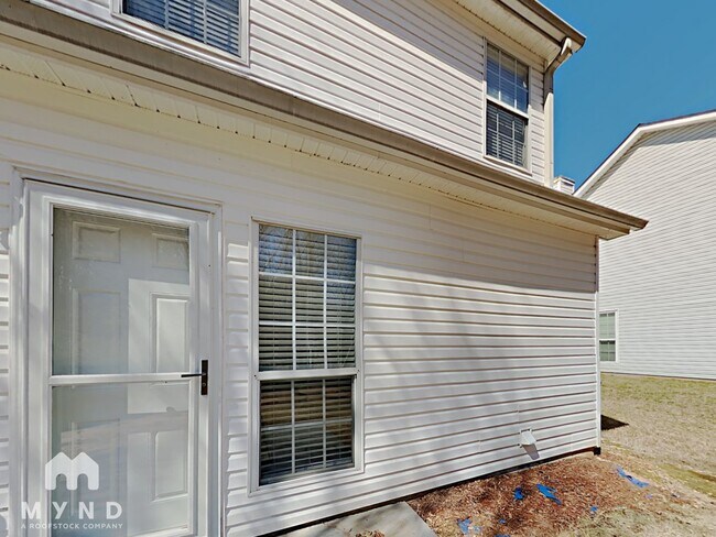 Building Photo - 1557 Silver Ridge Dr SW