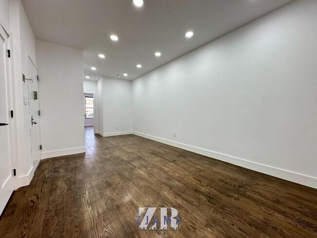 Building Photo - 3 bedroom in BROOKLYN NY 11232