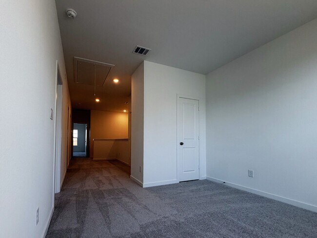 Building Photo - 2218 Via Vicky Rd