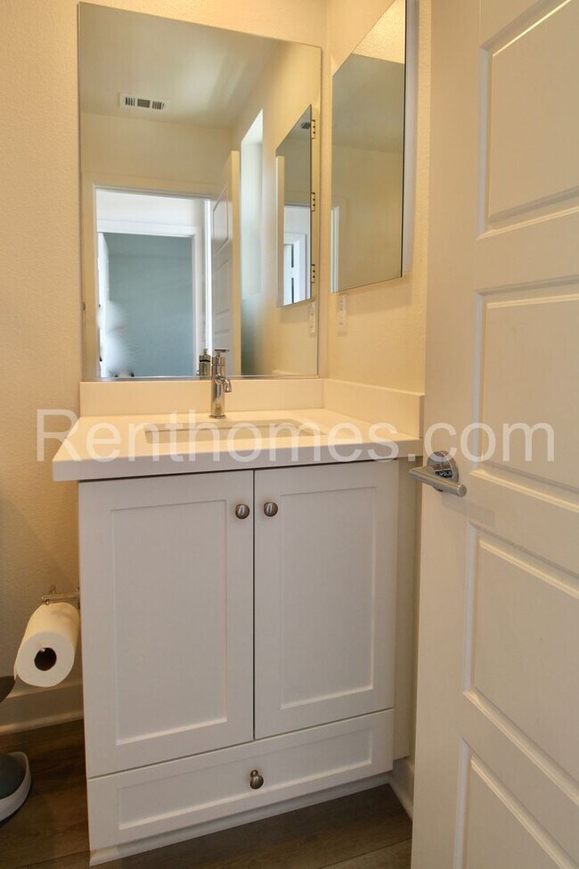 Building Photo - 1716 Discovery Falls Dr