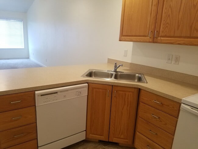 Building Photo - 2 Bedroom 1 Bath Rocky Mountain Townhome w/attached 1 car garage!