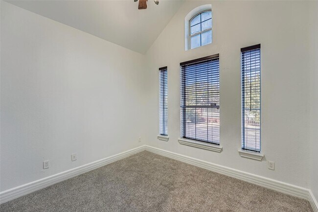 Building Photo - 10901 Parkfield Dr