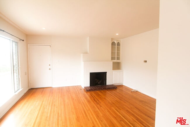 Building Photo - 6263 S La Tijera Blvd