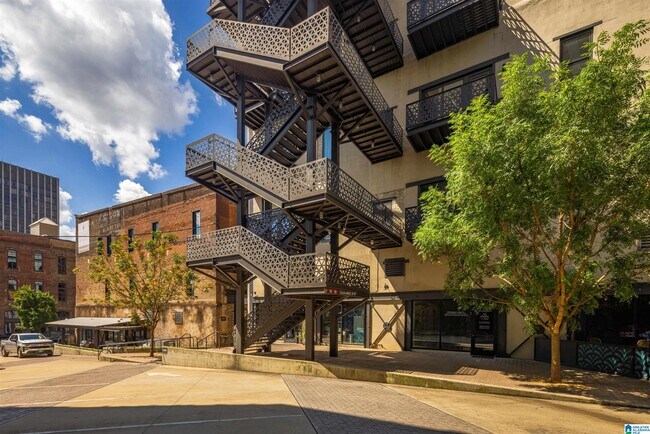 Building Photo - 2015 1st Ave N