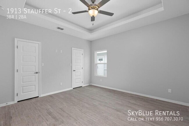 Building Photo - 1913 Stauffers St