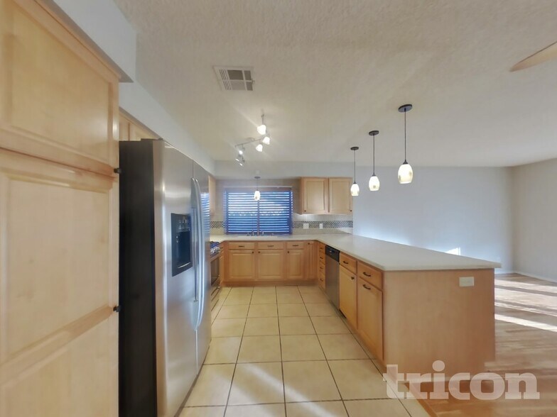 Building Photo - 709 Honeybee Ct