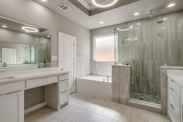 Building Photo - 1025 E Coral Way