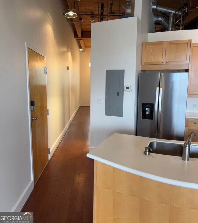 Building Photo - 204 Walker St SW