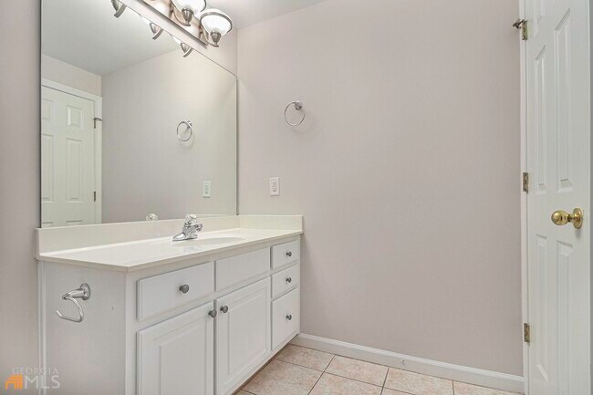 Building Photo - 592 Kenion Forest Way