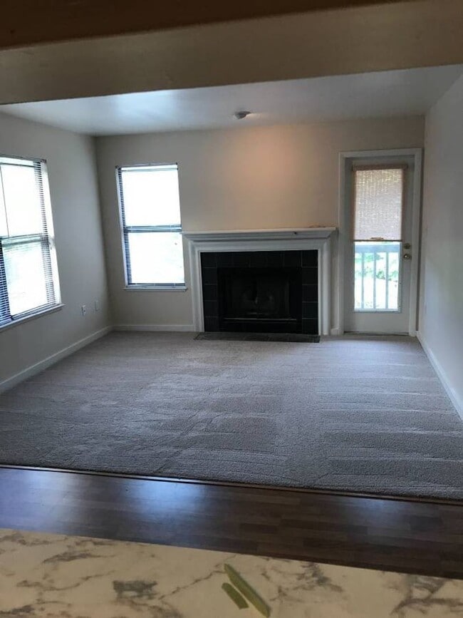 Building Photo - Overlook Condominiums - 2 bedroom- 2 bath