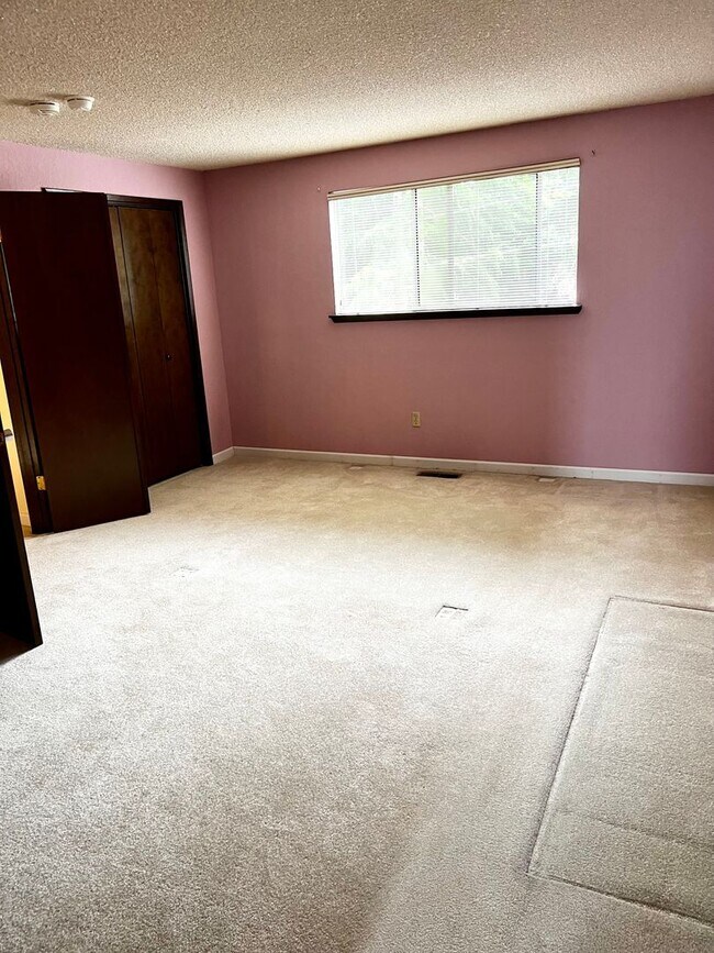 Building Photo - Beautiful home with a view in Bremerton.