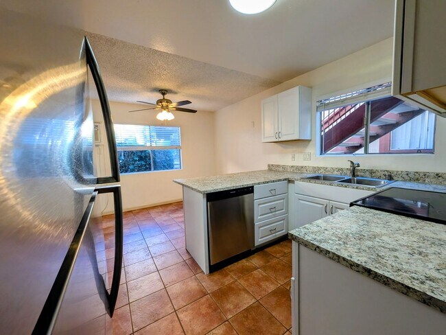 Building Photo - Bright and Charming 3 Bedroom 2 Bath Condo with Patio and A/C!