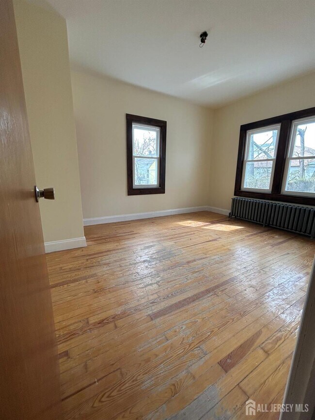 Building Photo - 124 William St