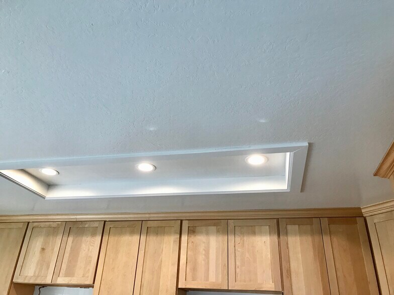 Building Photo - 515 Semple St