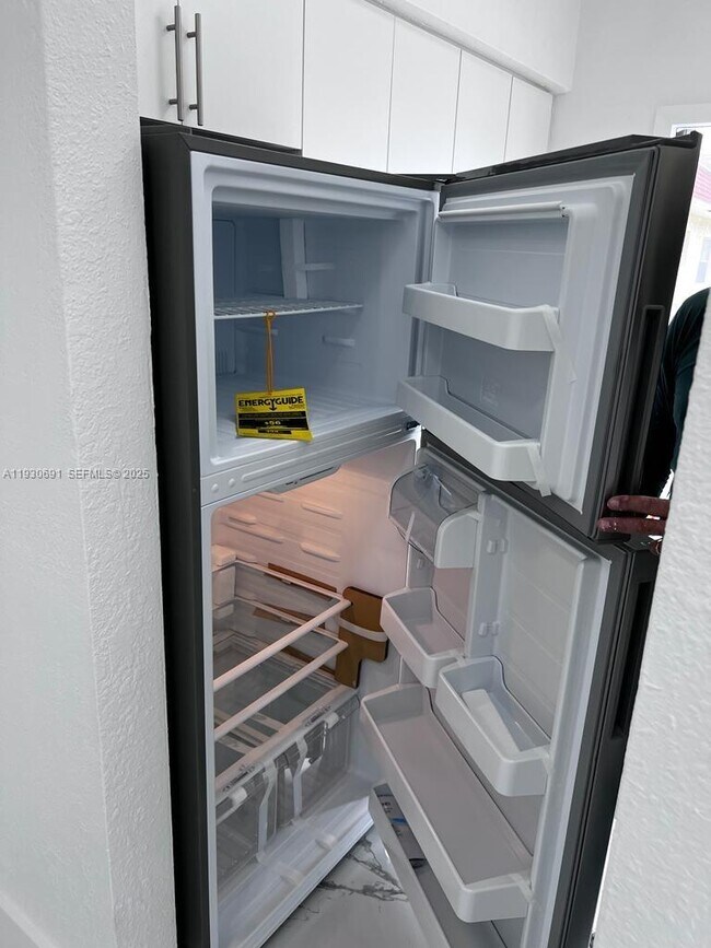 Building Photo - 1131 SW 7th St