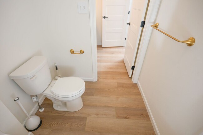 Building Photo - 245 Hollyhock Dr