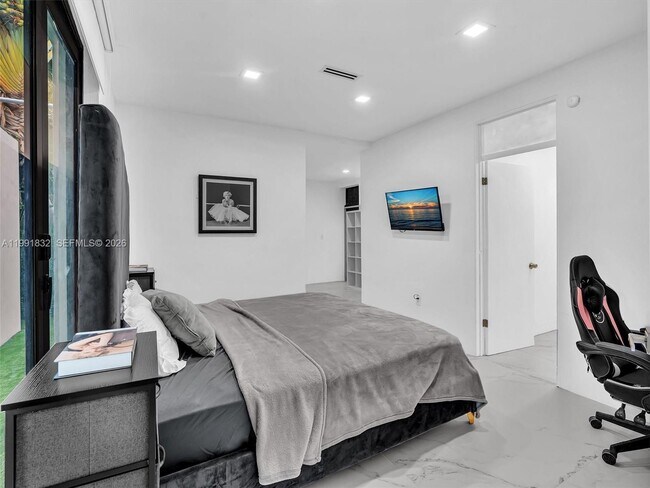 Building Photo - 3010 Alton Rd