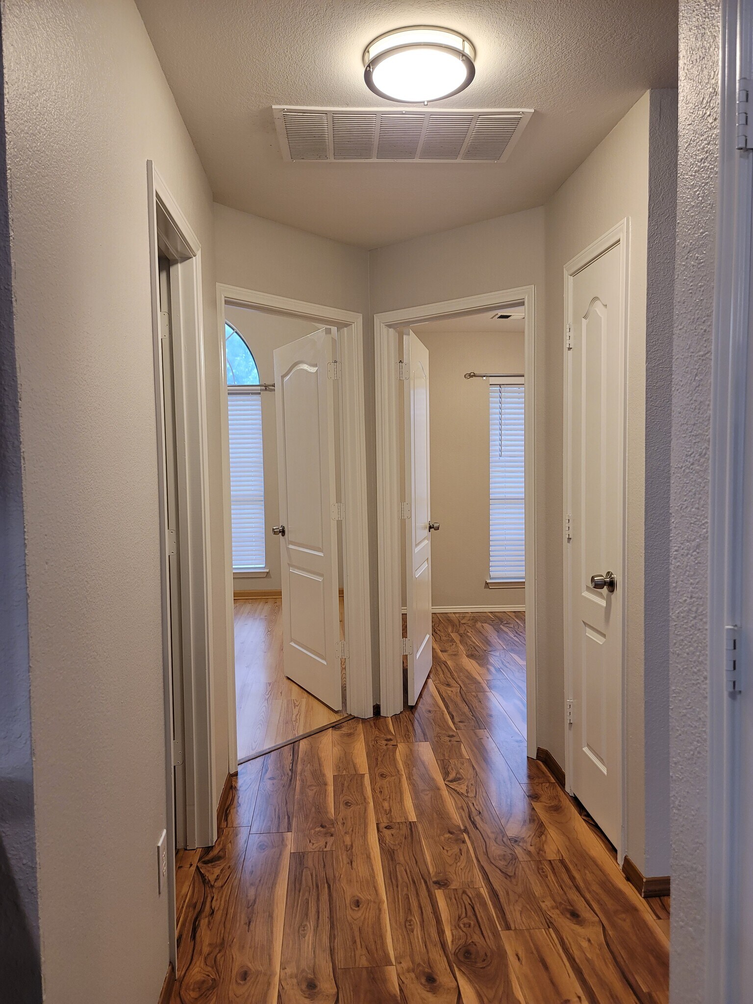 Building Photo - 703 Flagstone Way