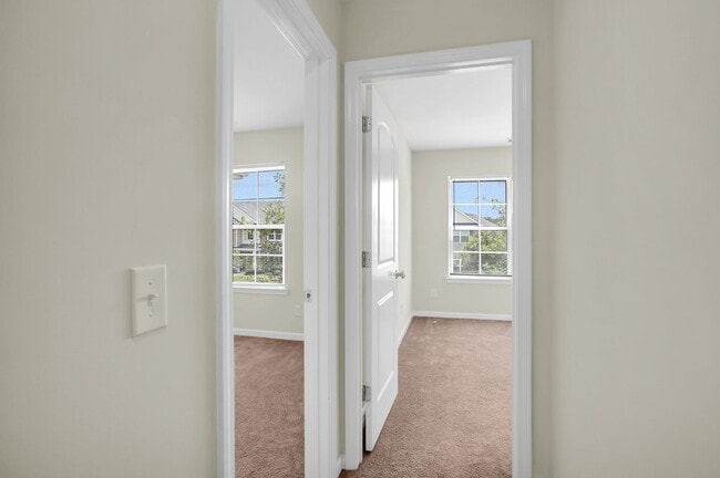 Building Photo - 3 Bedroom 2.5 Bathroom Townhome in Richmon...