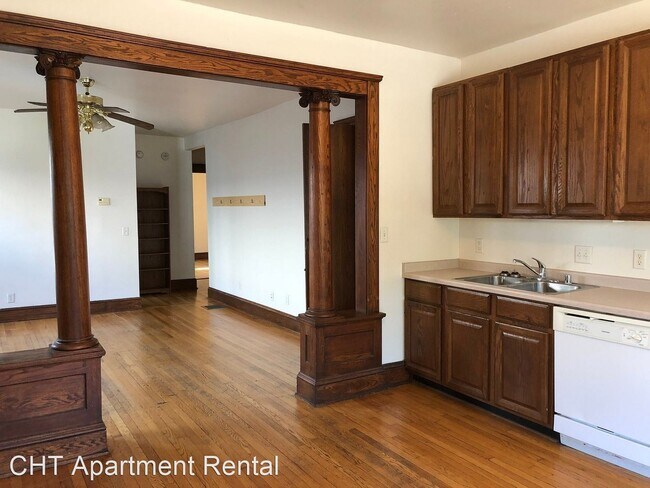 Building Photo - 4 br, 1 bath Apartment - 639 E. Johnson St.