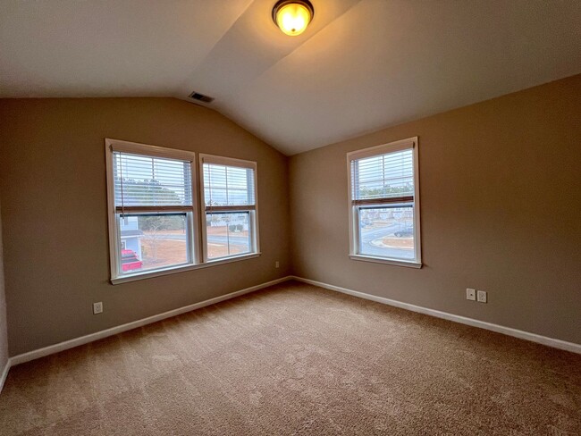 Building Photo - 3 bed/2.5 bath at end unit townhome in Berkeley Walk at Savannah Quarters with garage