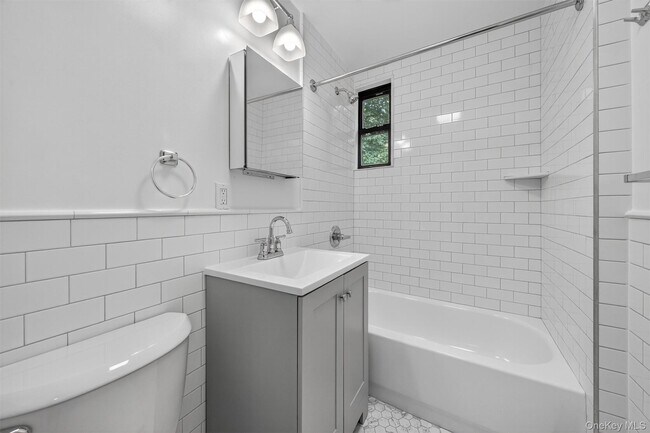 Building Photo - 79 Main St