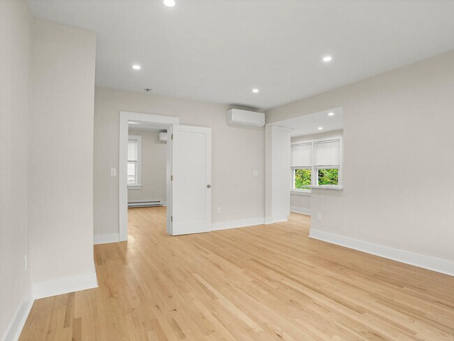 Building Photo - 21 Holcomb Ave