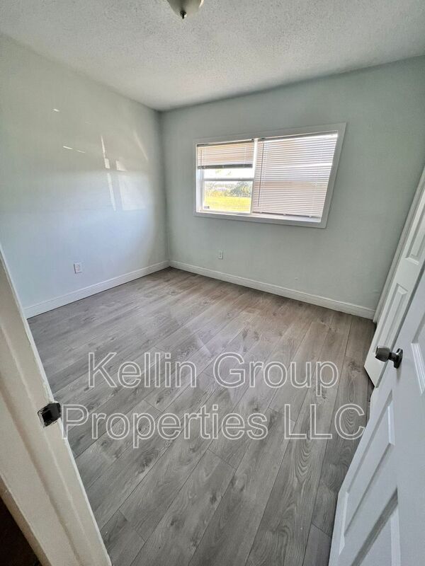 Building Photo - 1142 Carefree Cove Dr