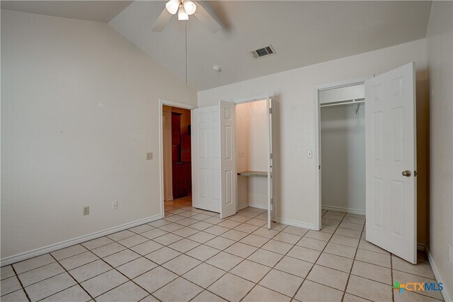 Building Photo - 412 Burleson St