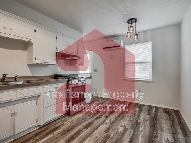 Building Photo - 224 W 5th St