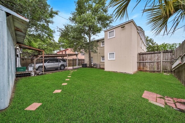 Building Photo - 4505 Larch Ln