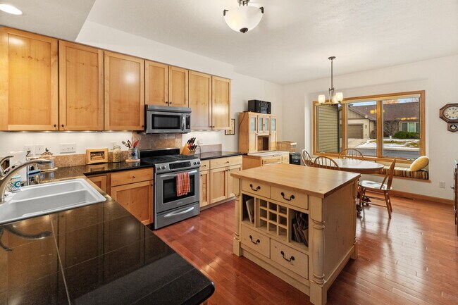 Building Photo - 3300 Graf St