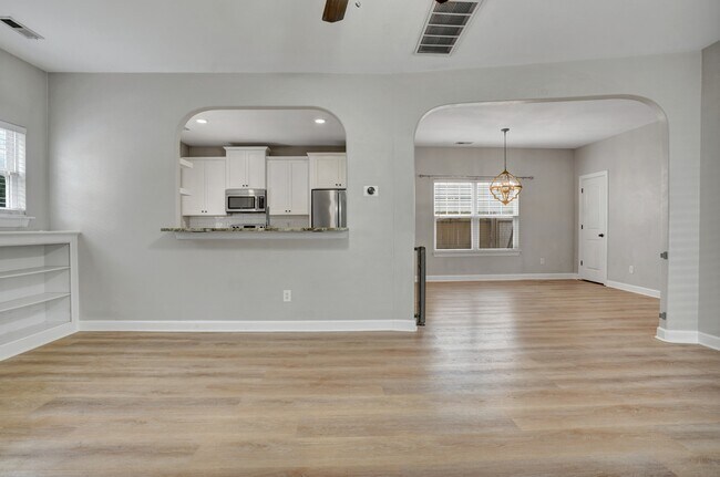 Building Photo - 211 Thalia Rd