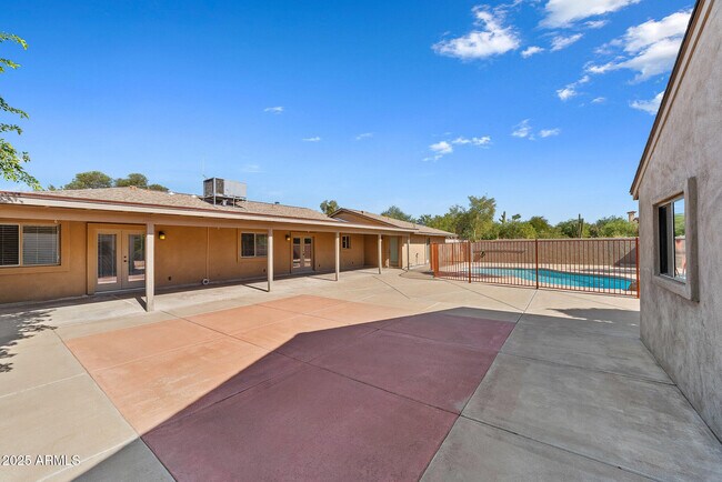 Building Photo - 6039 E Skinner Dr