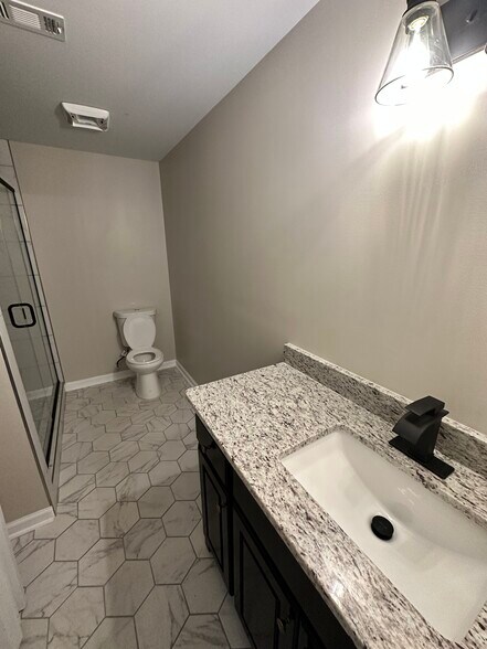 Building Photo - 406 Phillips Ave