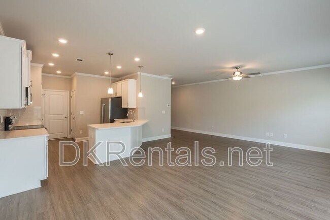 Building Photo - 1526 Fern Ridge Ln