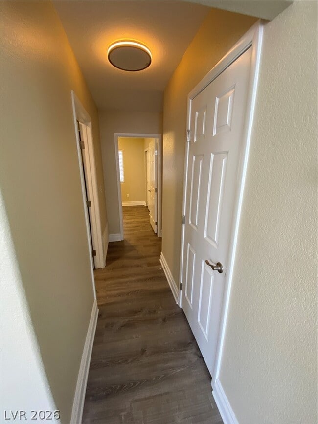 Building Photo - 824 Sparkle Ray Ave