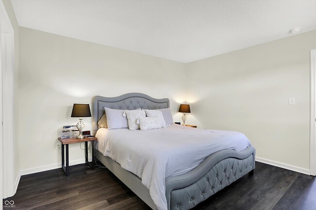 Building Photo - 5549 Wild Horse Dr