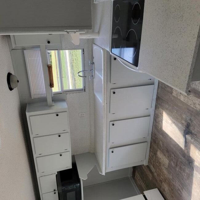 Building Photo - 1450 Broad St