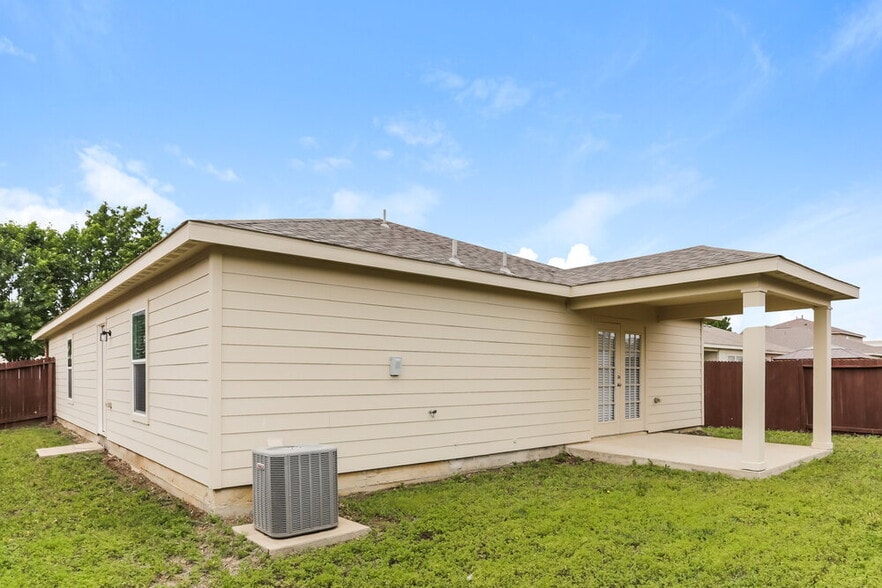 Building Photo - 10041 Silent Hollow Dr