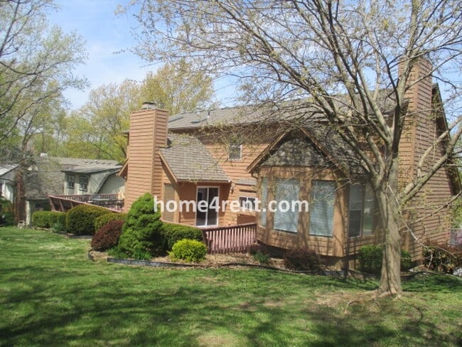 Building Photo - Gorgeous Lake Home w/ Beautiful Walking Tr...