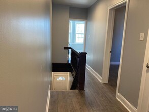 Building Photo - 1223 W Silver St