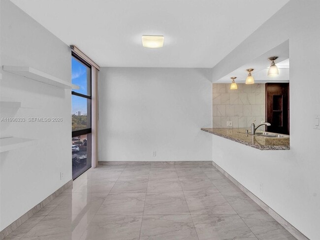 Building Photo - 20301 W Country Club Dr