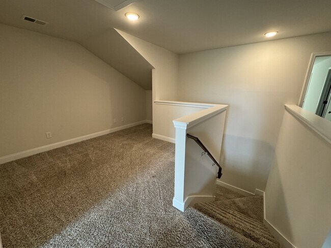 Building Photo - 103 Woodsbrook Pl SW