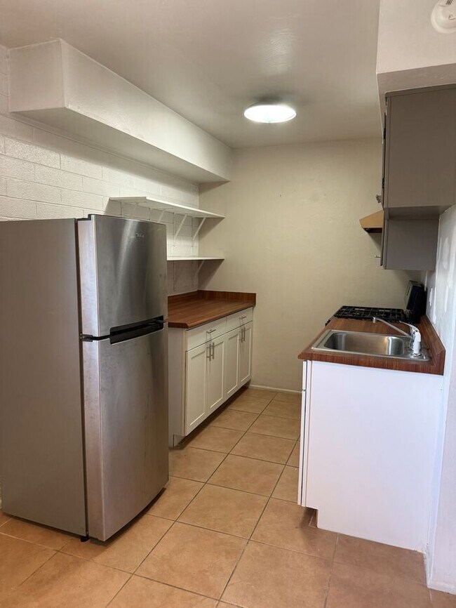 Building Photo - Town home For Rent