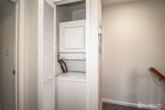 Building Photo - 105 Adamecs Way