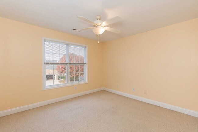 Building Photo - Four Bedroom Home!