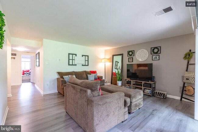 Building Photo - 1607 Meadowview Ln